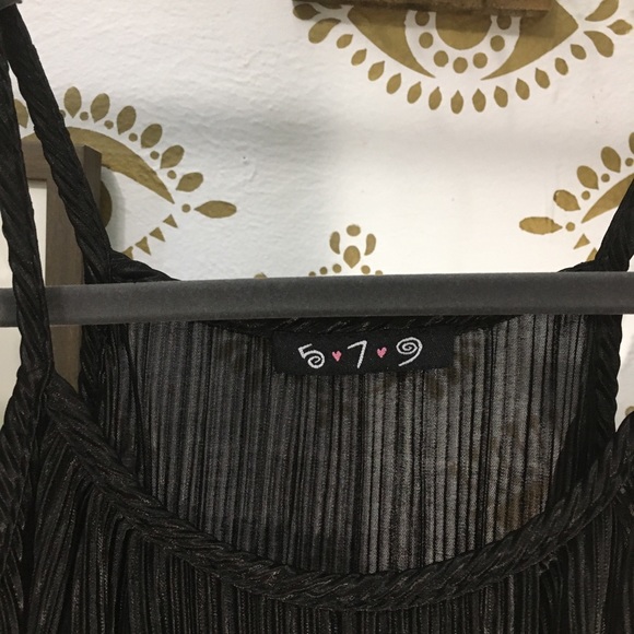 Little black top - Picture 3 of 5